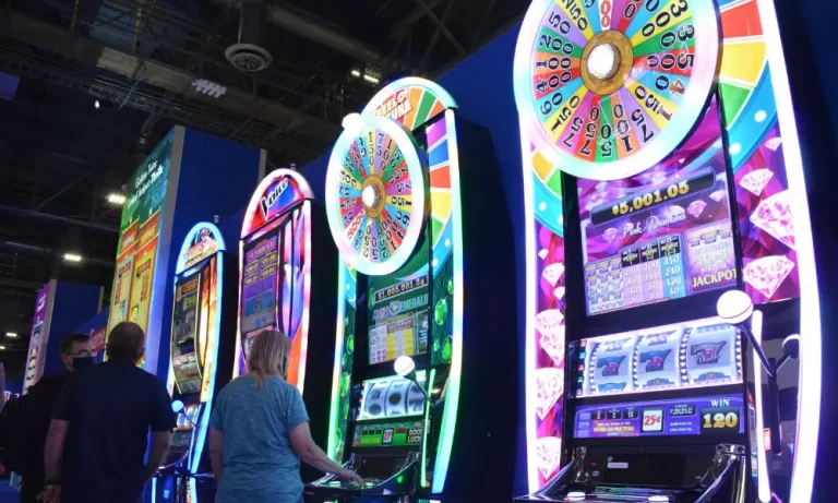 How online slots are adding social features to gameplay?